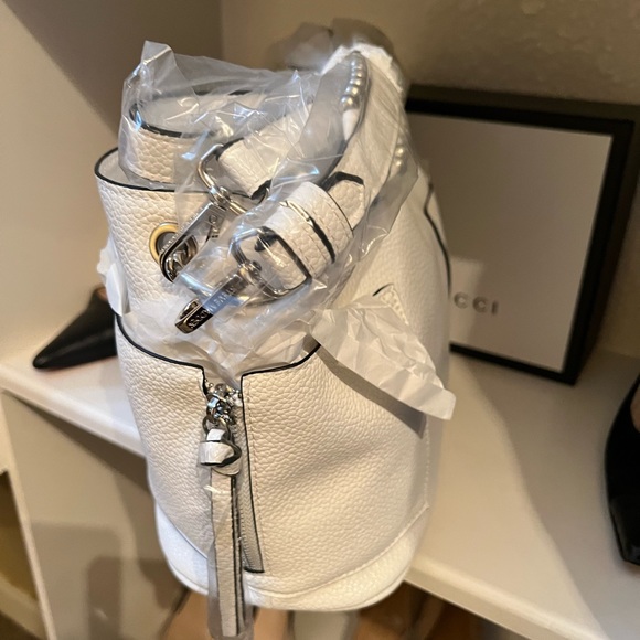 Steve Madden BSAMMY- White Bucket Purse - Picture 7 of 10